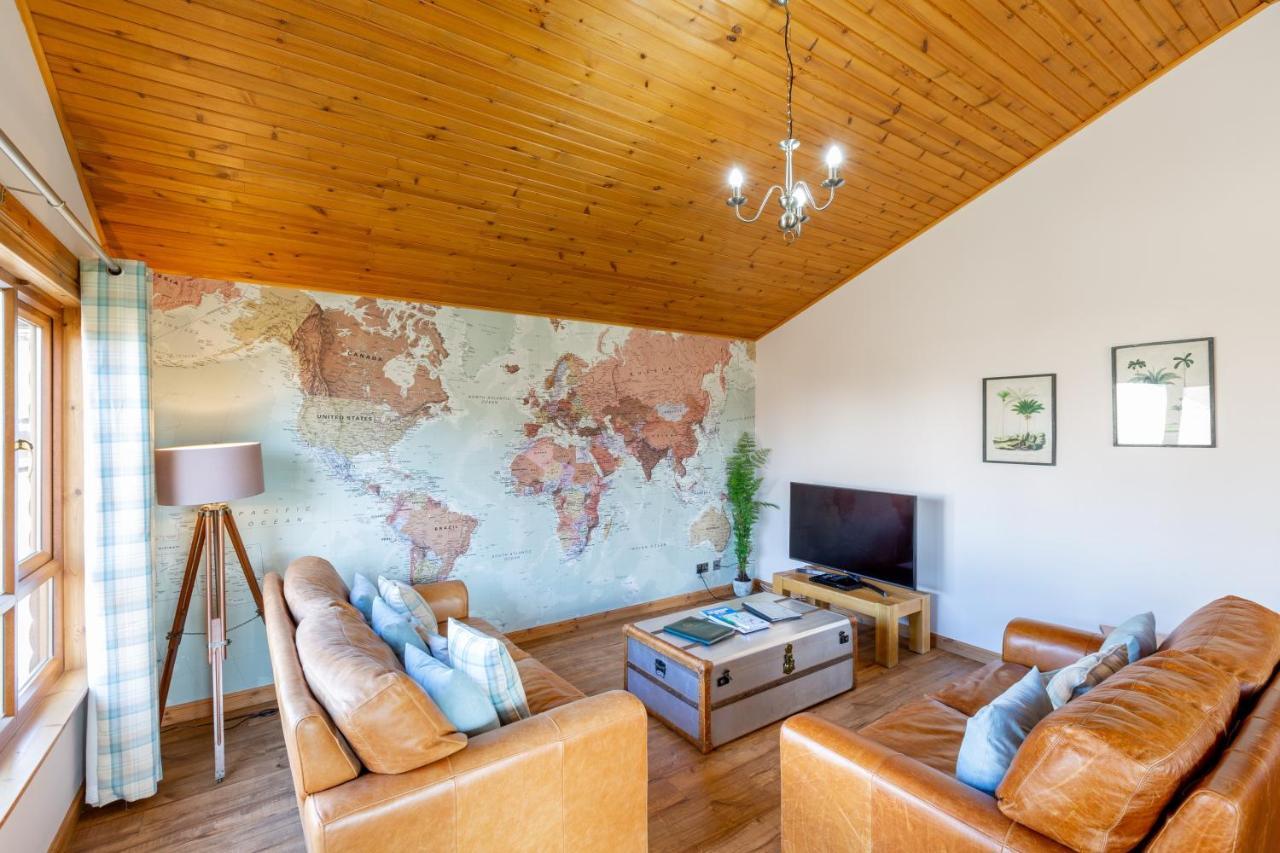 Douglas Fir Lodge With Hot Tub Near Cupar Fife Luthrie 외부 사진