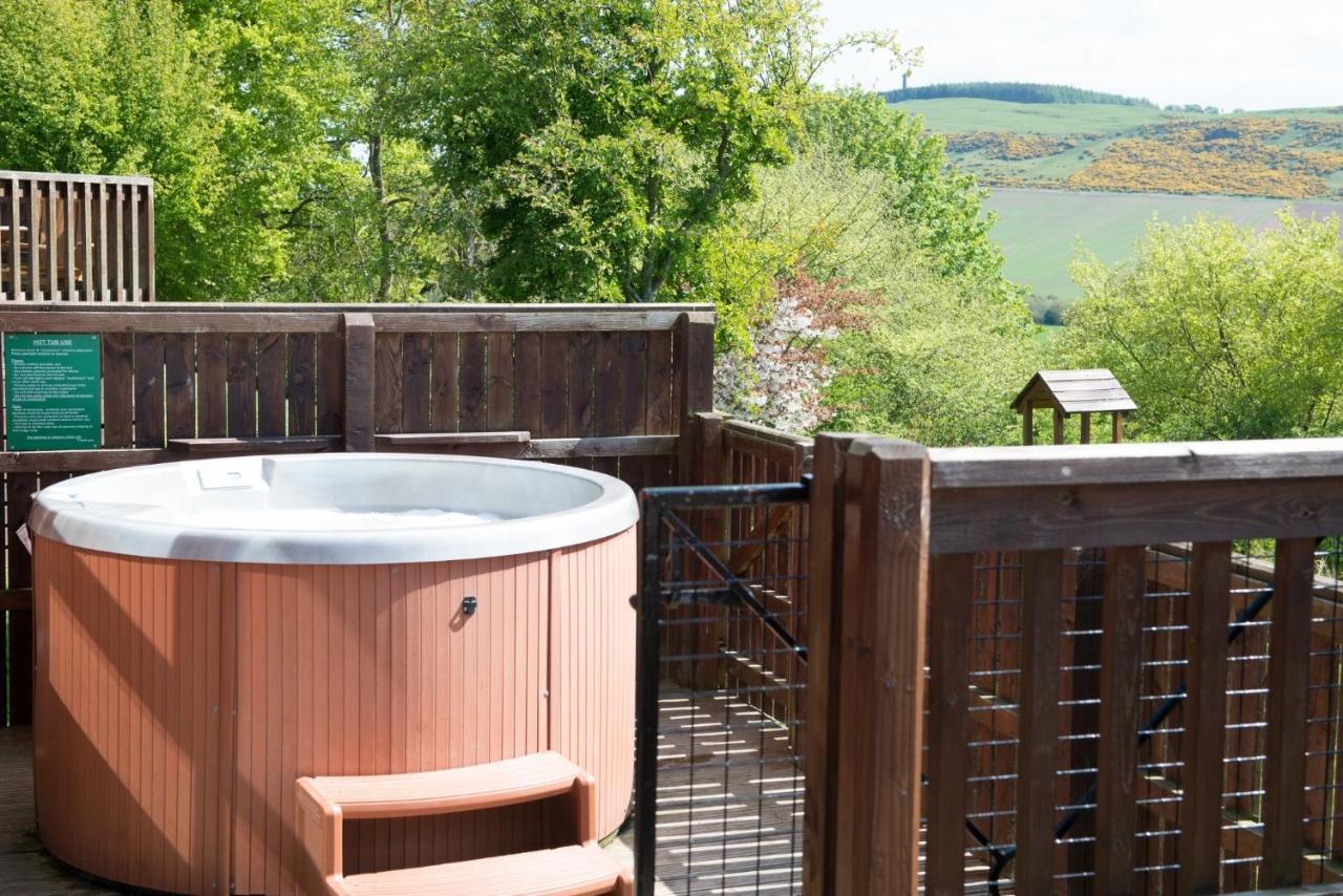 Douglas Fir Lodge With Hot Tub Near Cupar Fife Luthrie 외부 사진