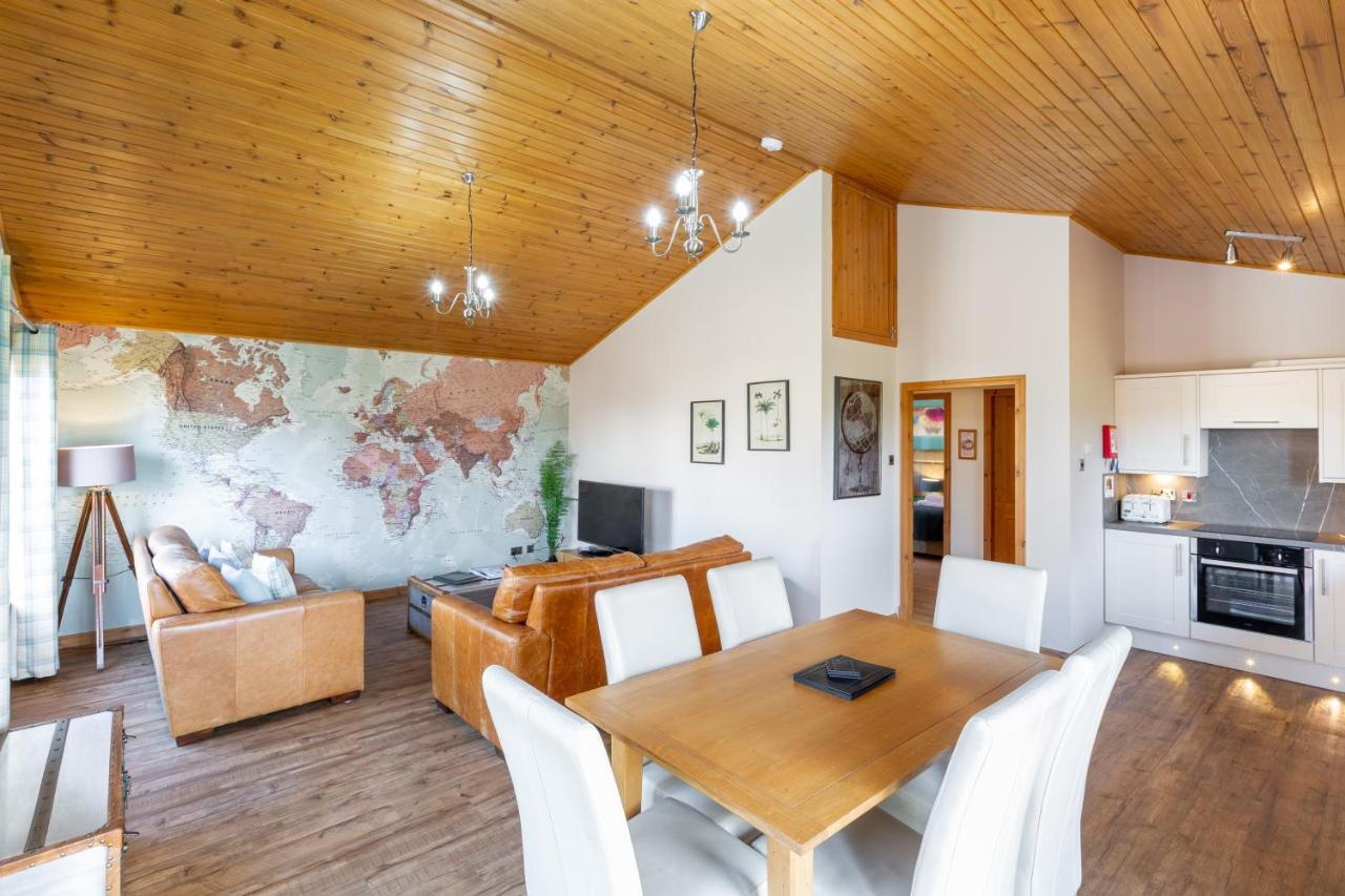 Douglas Fir Lodge With Hot Tub Near Cupar Fife Luthrie 외부 사진