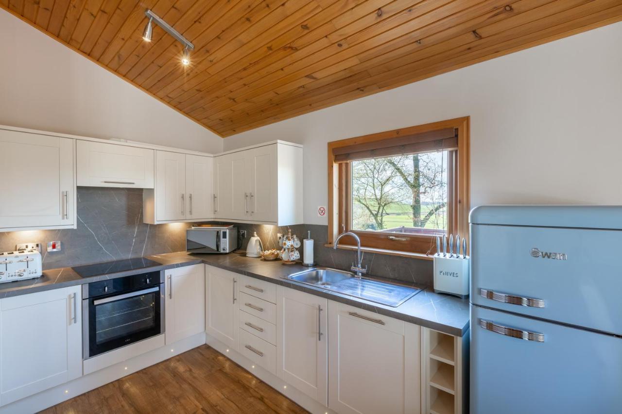 Douglas Fir Lodge With Hot Tub Near Cupar Fife Luthrie 외부 사진