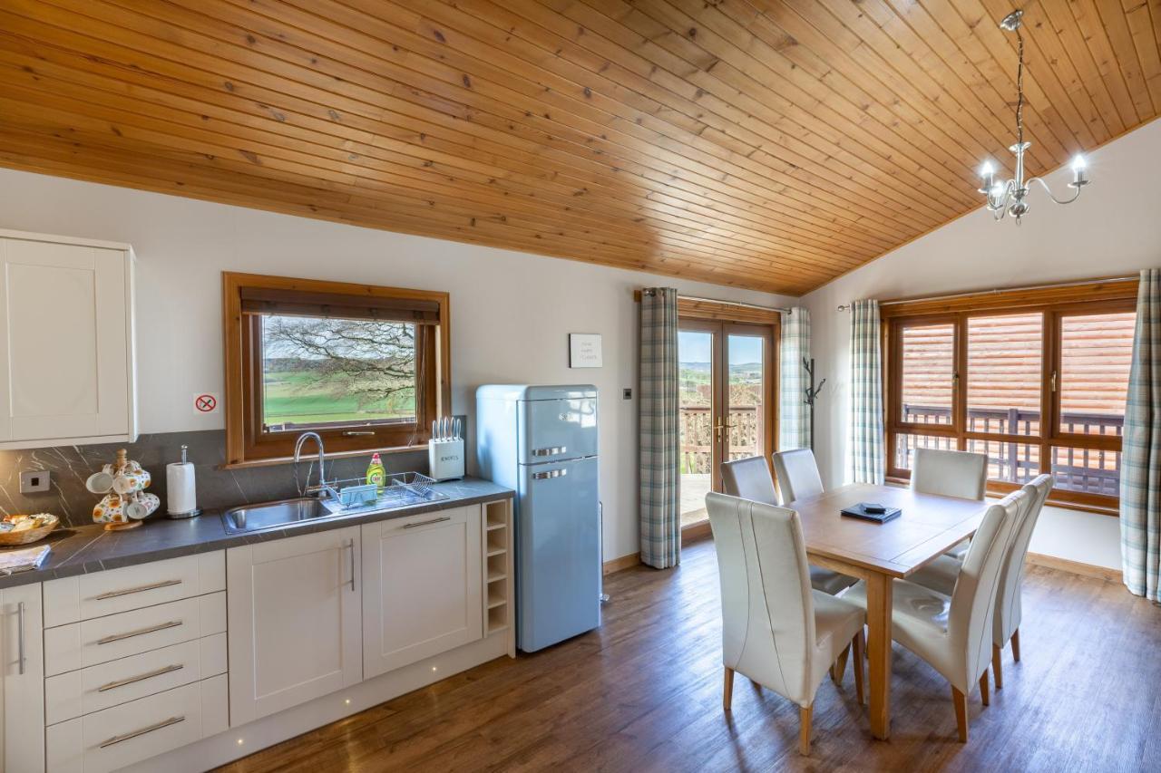 Douglas Fir Lodge With Hot Tub Near Cupar Fife Luthrie 외부 사진