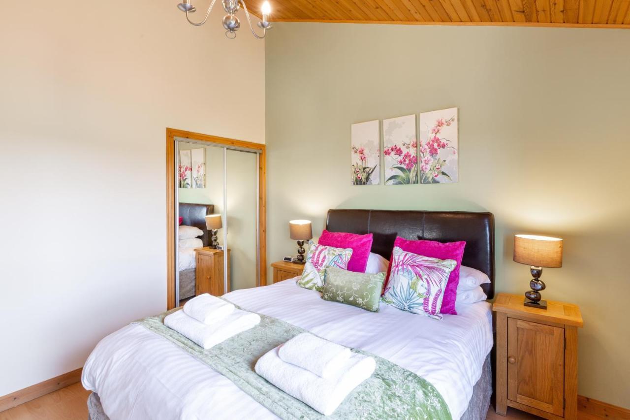 Douglas Fir Lodge With Hot Tub Near Cupar Fife Luthrie 외부 사진